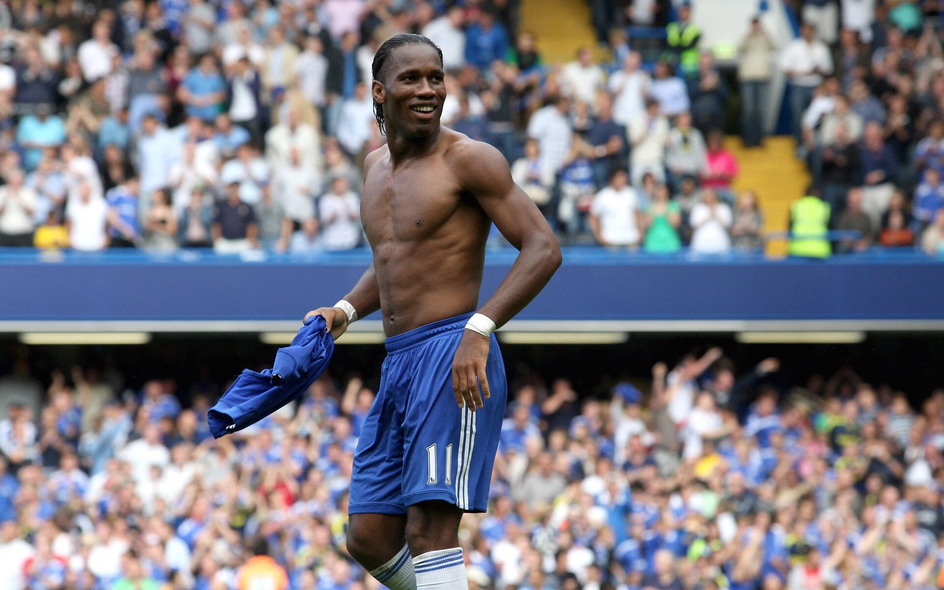 摩纳哥前锋赢得球迷掌声，奉献华丽帽子戏法，摩纳哥著名球星